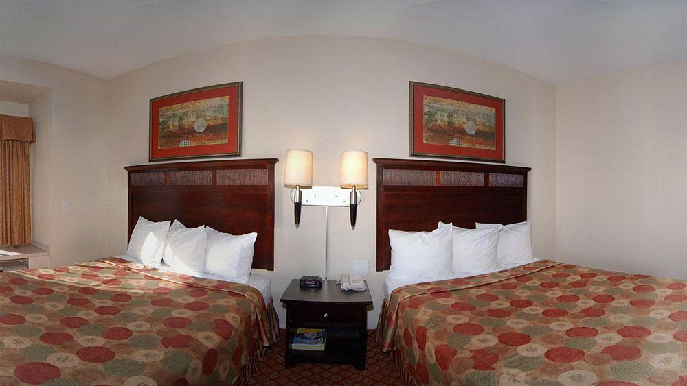 Western & 3* Roanoke