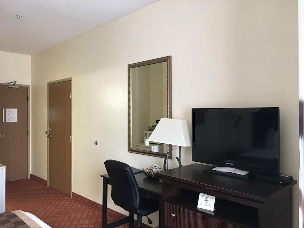 Western & 3* Roanoke