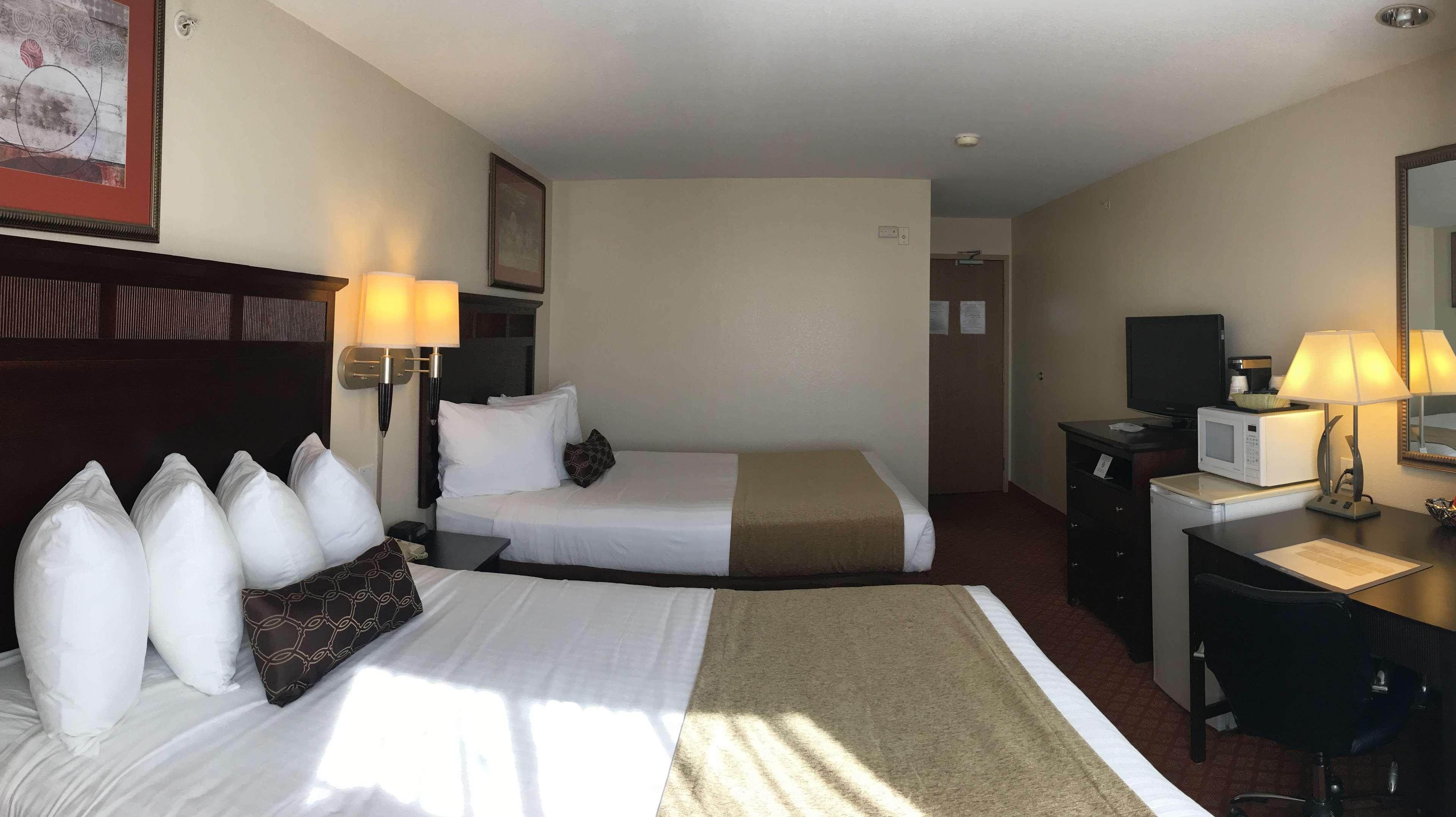 Western & 3* Roanoke