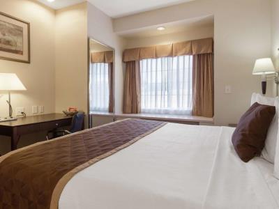 Western & Hotel 3*
