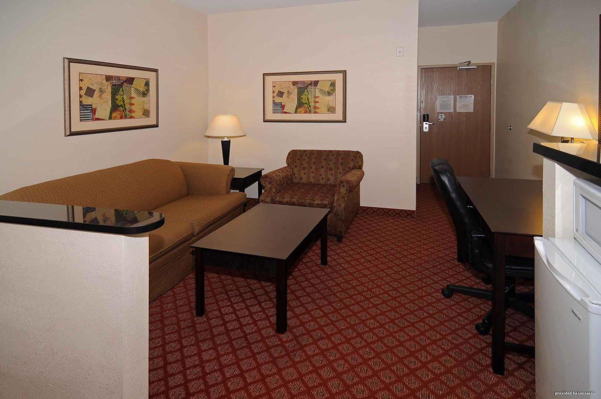 Western & 3* Roanoke