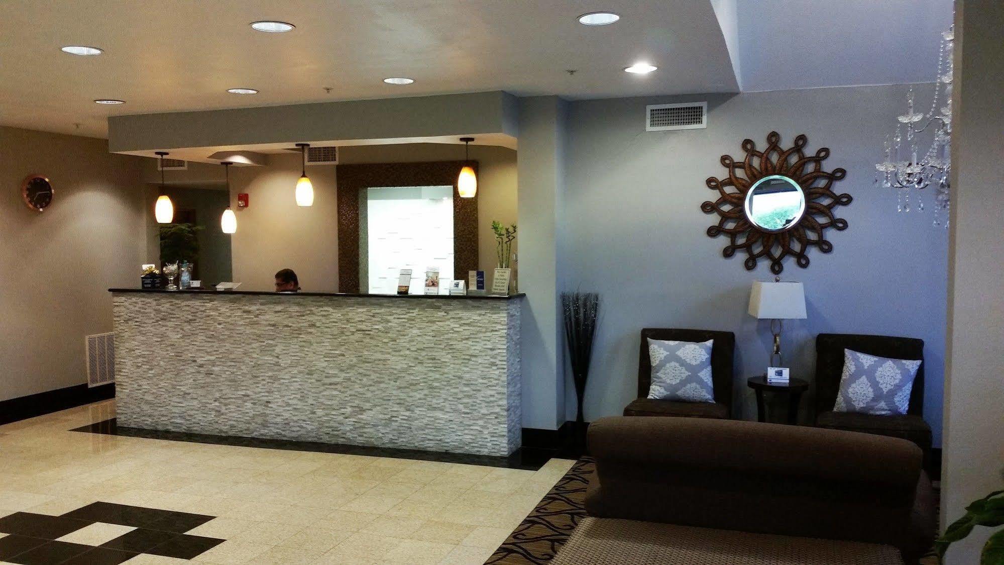 Western & 3* Roanoke